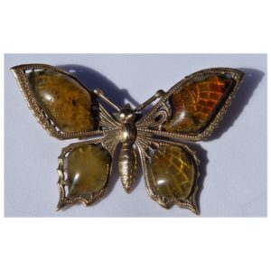 Bursztynowy motyl z mosiądzu - Autorska broszka